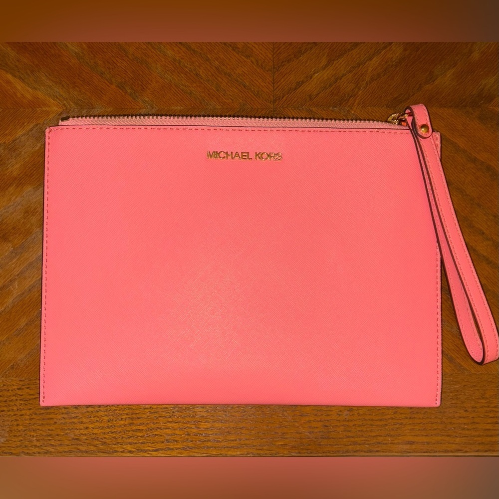 Michael Kors Jet Set XL Travel Wristlet - Picture 6 of 7